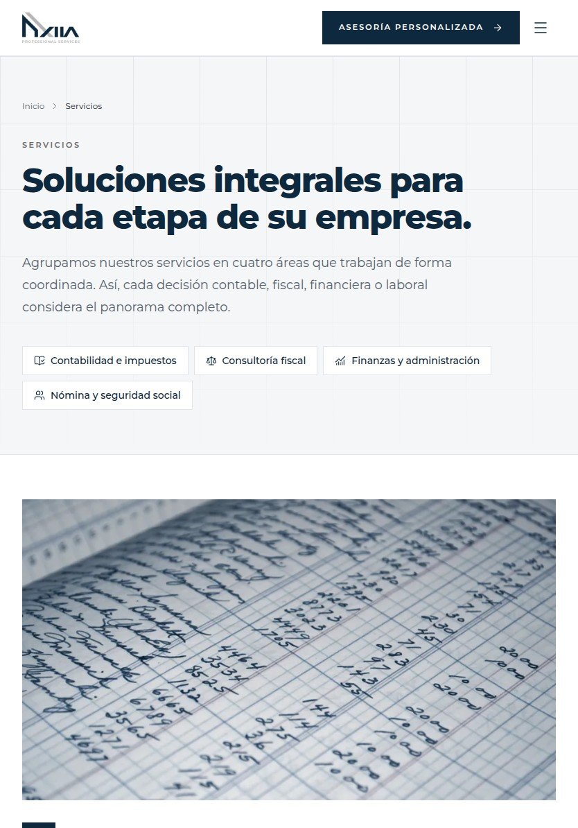 Catálogo de servicios de AXIIA en tablet