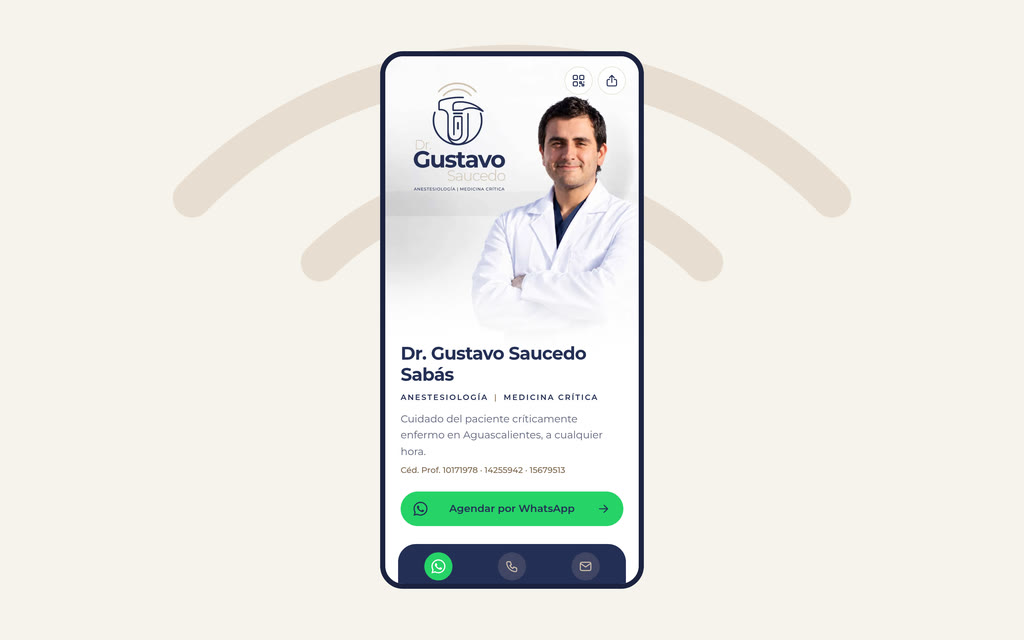 Tarjeta digital de Dr. Gustavo Saucedo vista en escritorio